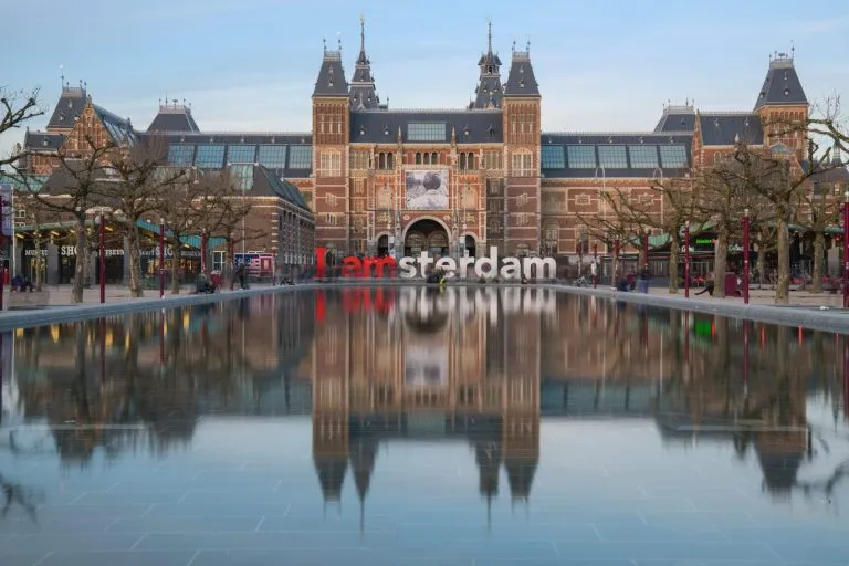 I Амстердамский знак